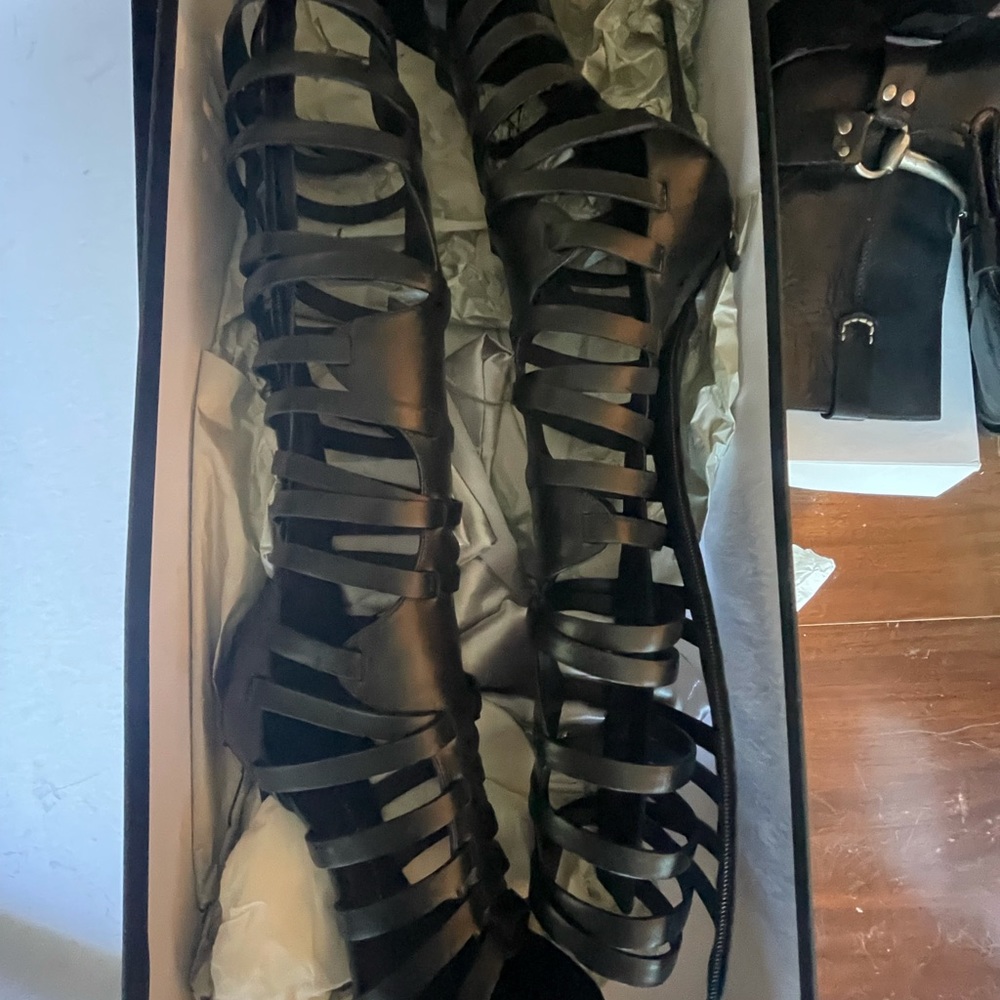 Giuseppe Zanotti
High-Heel Caged Knee Sandal Size 39(EU)